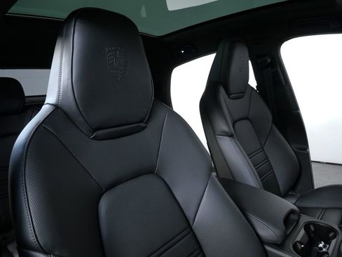 New 2026 Porsche Cayenne Turbo image 22
