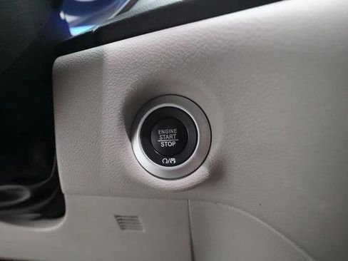 Certified 2024 Chrysler Pacifica Touring-L image 30