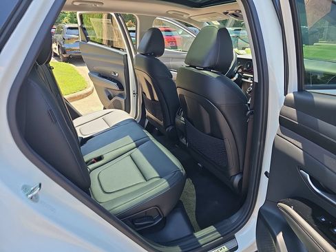Certified 2025 Hyundai Tucson Limited FWD image 11