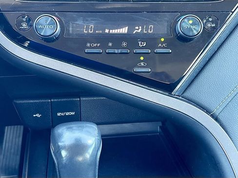 Used 2023 Toyota Camry SE image 15