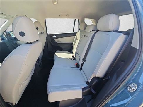 Used 2021 Volkswagen Tiguan SE image 17