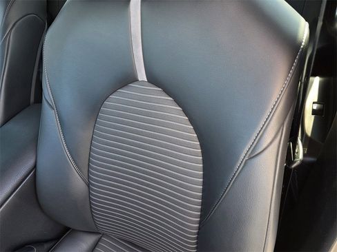 Used 2022 Toyota Camry SE image 14