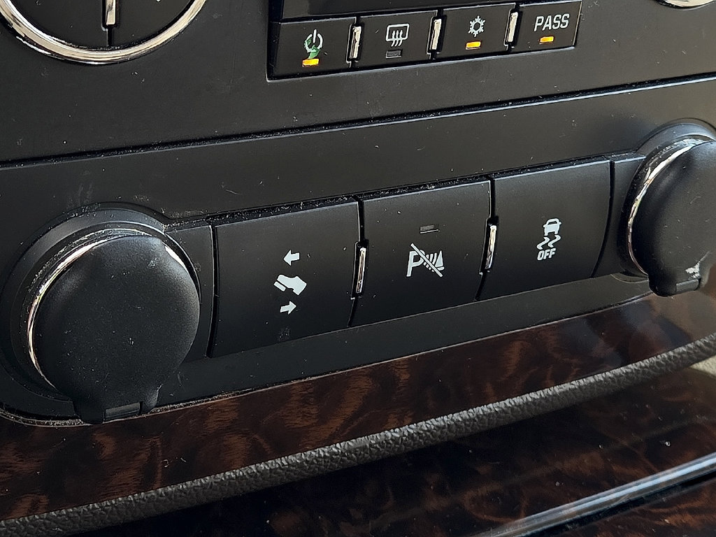 Used 2014 GMC Yukon Denali AWD/4WD image 16