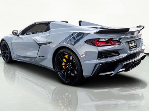 Used 2025 Chevrolet Corvette Z06 image 16