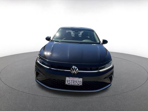 Used 2025 Volkswagen Jetta SE image 4