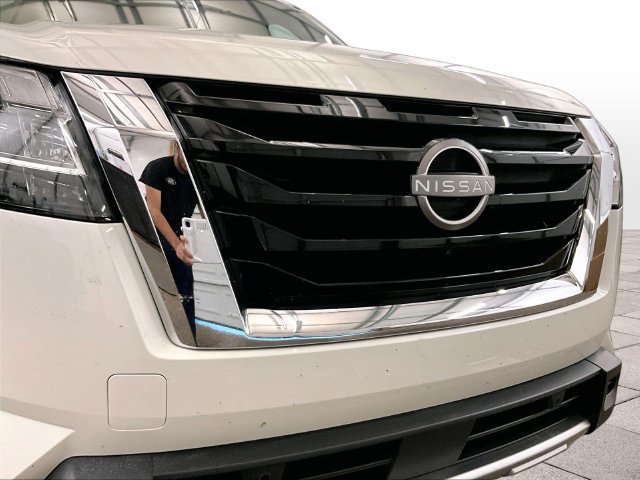 Used 2023 Nissan Pathfinder Platinum w/ Cargo Package AWD/4WD image 30
