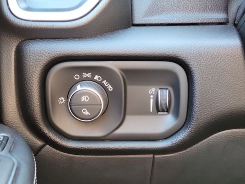 Used 2024 RAM 2500 Big Horn w/ Bed Utility Group image 21