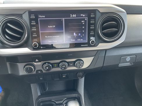 Used 2022 Toyota Tacoma SR5 w/ SR5 Appearance Package (SM) AWD/4WD image 18