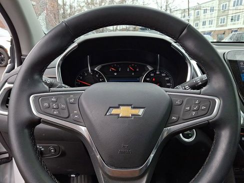 Used 2023 Chevrolet Equinox Premier image 18