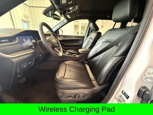 Used 2024 Jeep Grand Cherokee Limited w/ Luxury Tech Group II AWD/4WD image 14