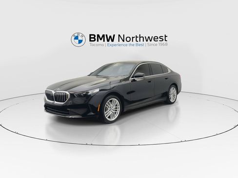 Used 2024 BMW 530i xDrive w/ Executive Package AWD/4WD image 9