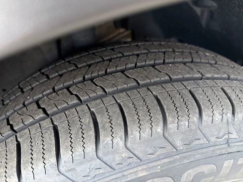 Used 2022 Nissan Pathfinder SV w/ SV Black Package image 26