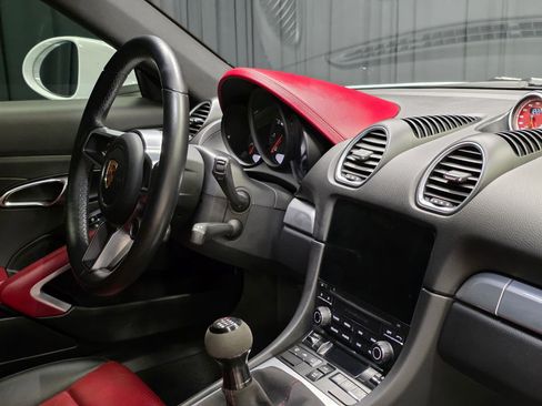 Used 2017 Porsche 718 Cayman RWD image 34