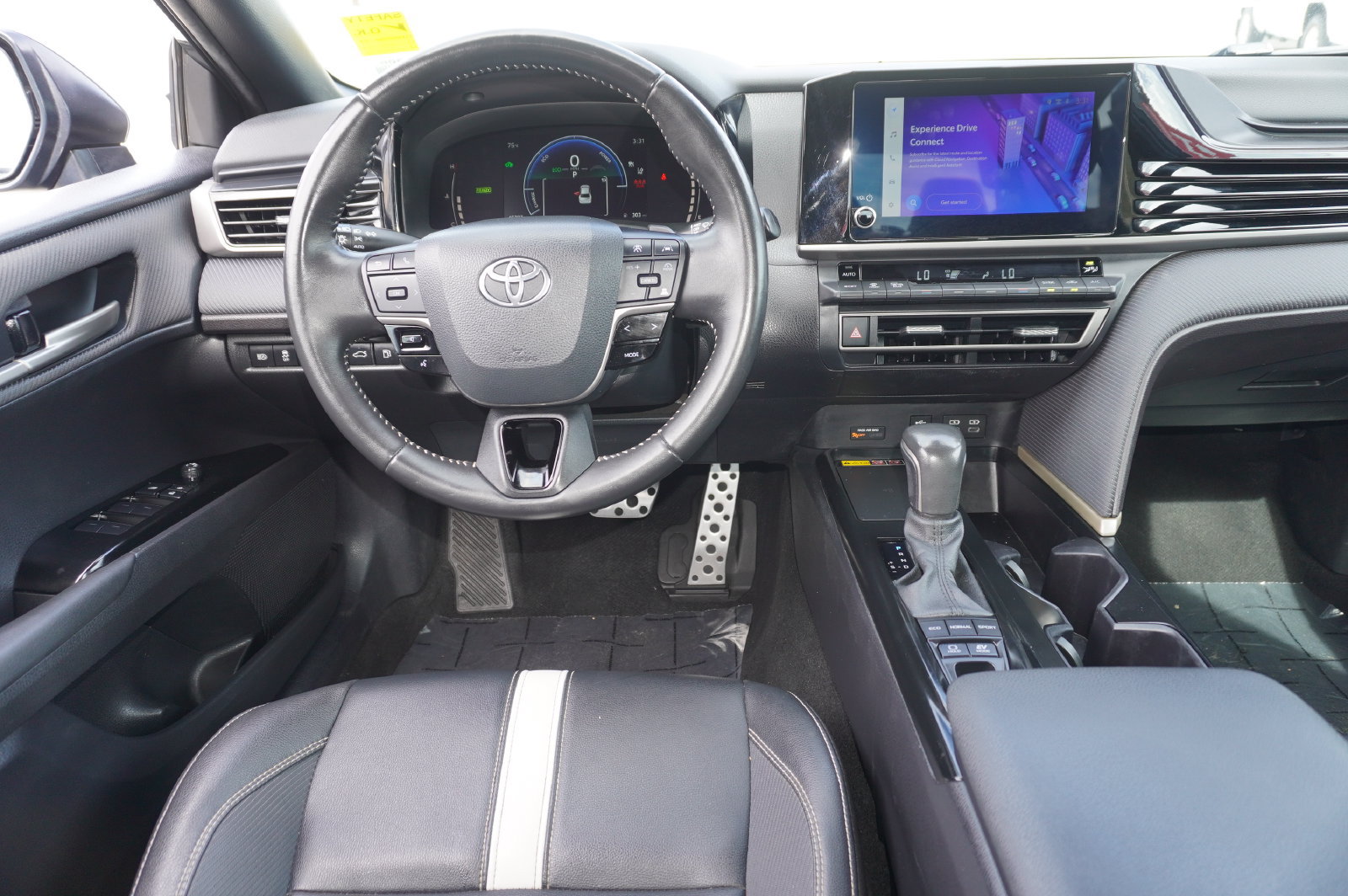 Used 2025 Toyota Camry SE FWD image 10