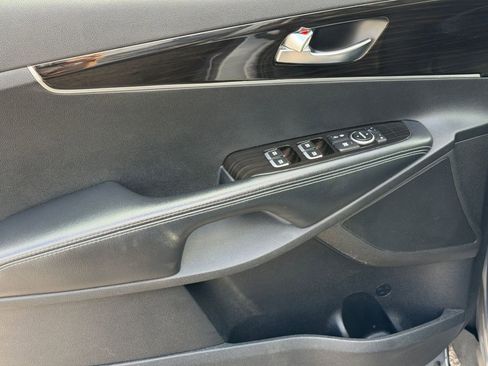 Used 2020 Kia Sorento S image 14