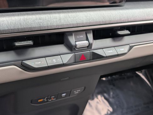 Used 2026 Kia EV9 Wind image 27