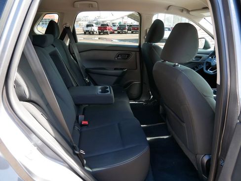 Used 2024 Nissan Rogue S FWD image 9