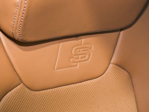 Used 2022 Audi S8 w/ S8 Comfort Plus Package image 77