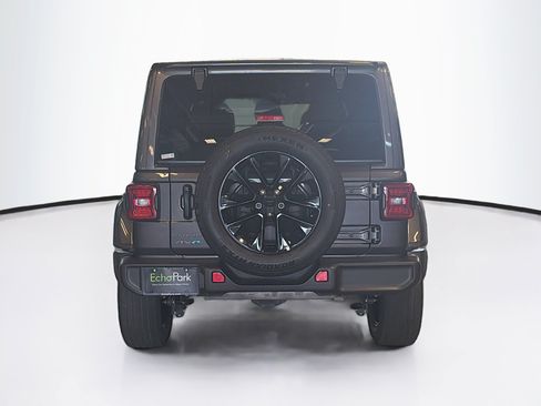 Used 2025 Jeep Wrangler Unlimited Sahara AWD/4WD image 7