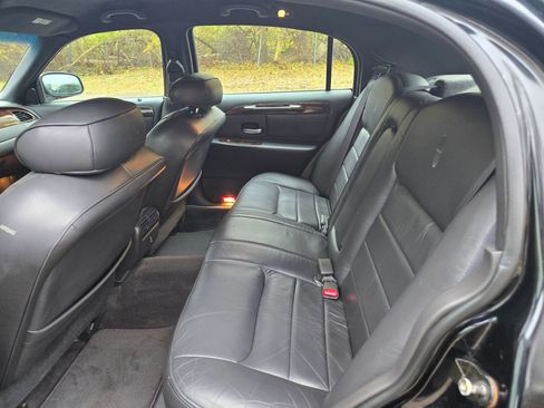 Used 2000 Lincoln Town Car Executive RWD image 19