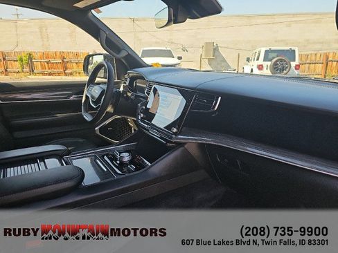 Used 2022 Jeep Wagoneer Series III w/ Premium Group I AWD/4WD image 47