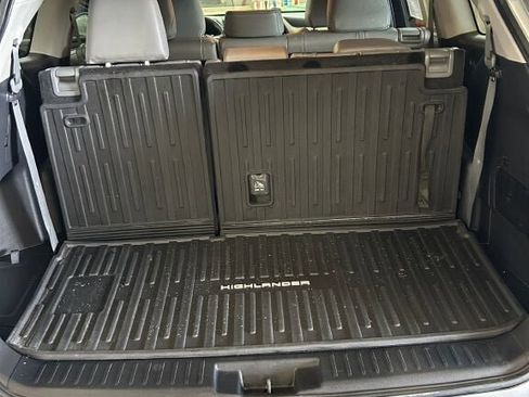 Certified 2023 Toyota Highlander XLE image 9