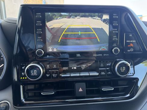 Used 2021 Toyota Highlander Limited AWD/4WD image 15