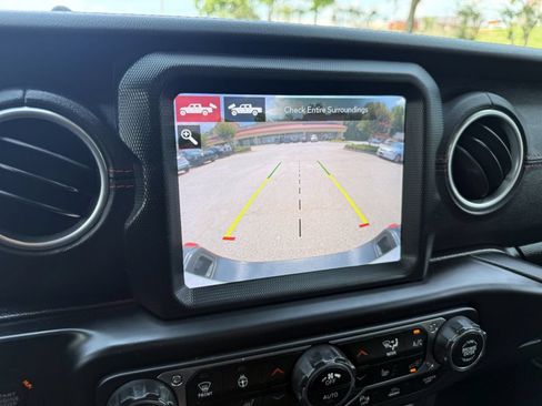 Used 2020 Jeep Gladiator Rubicon AWD/4WD image 46