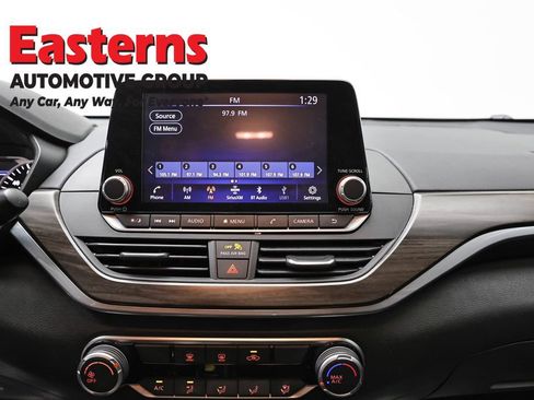 Used 2023 Nissan Altima 2.5 SV FWD image 12