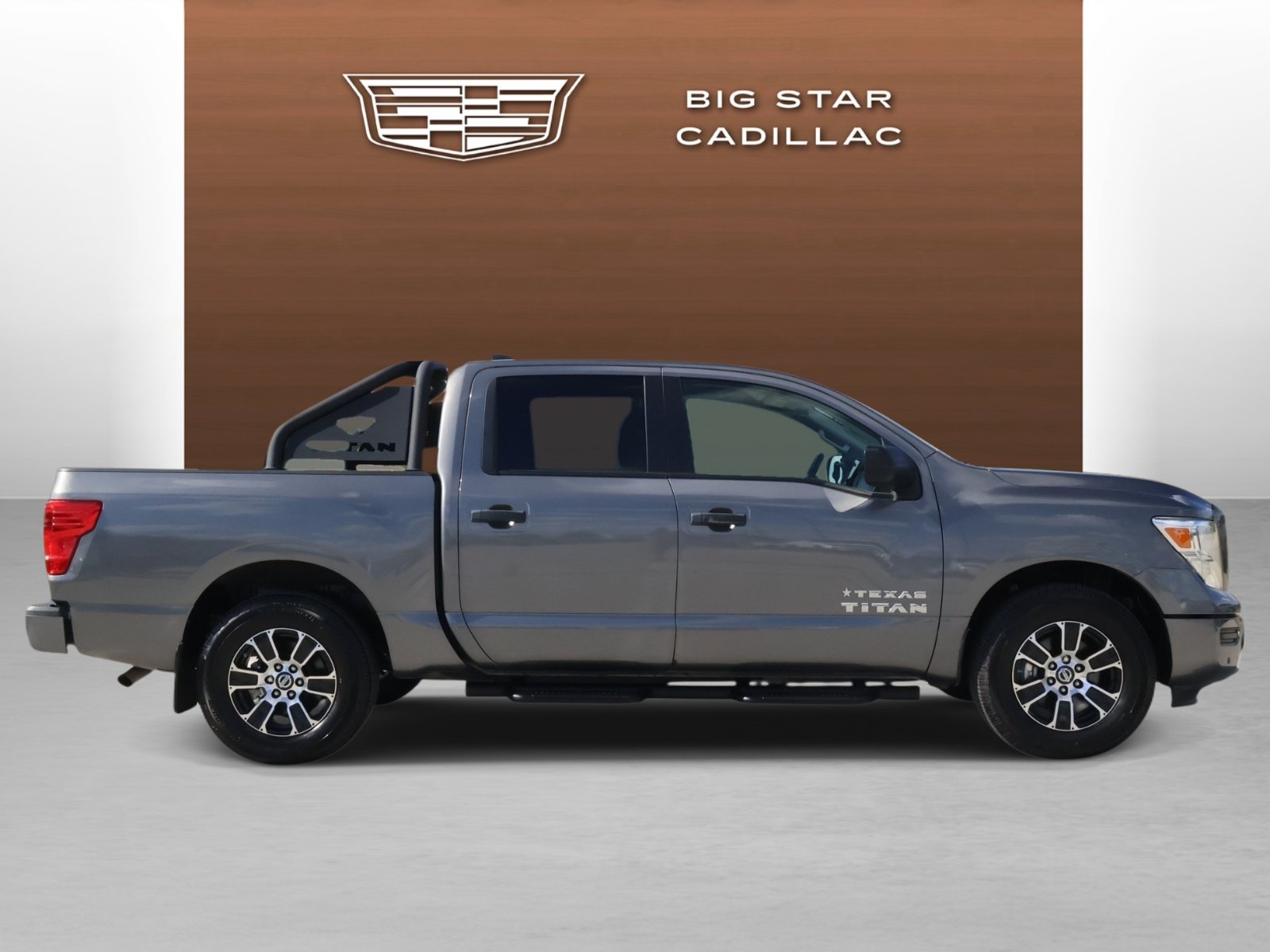 Used 2022 Nissan Titan SV w/ SV Convenience Package RWD image 6