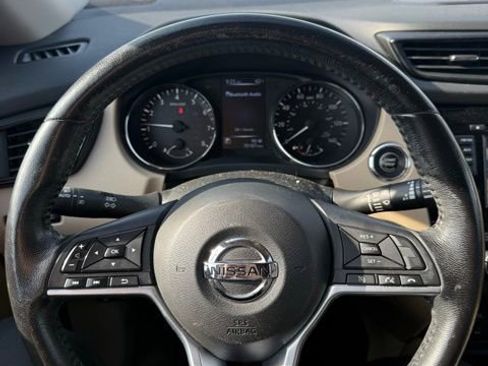 Used 2017 Nissan Rogue SL image 12