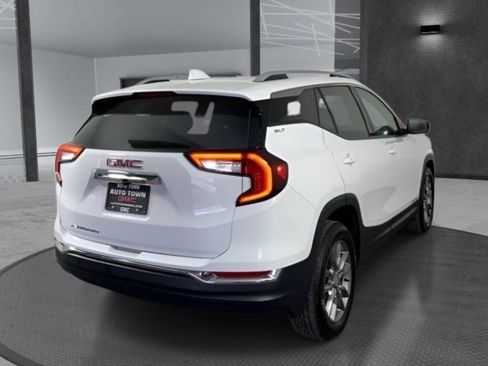 Used 2024 GMC Terrain SLT FWD image 3
