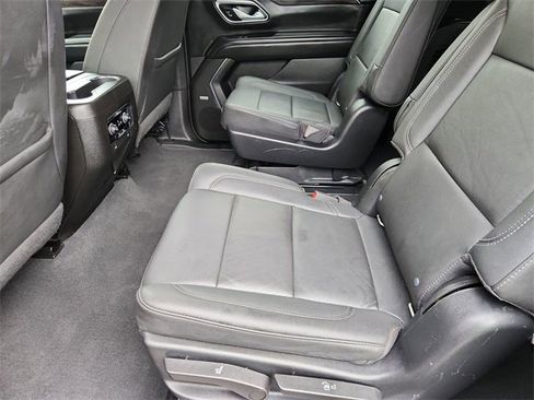 Used 2022 Chevrolet Suburban Z71 image 26
