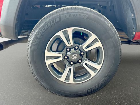 Used 2018 Toyota Tacoma TRD Off-Road RWD image 5