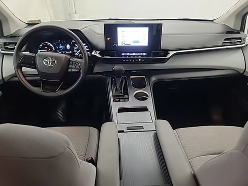 Used 2026 Toyota Sienna LE FWD image 24