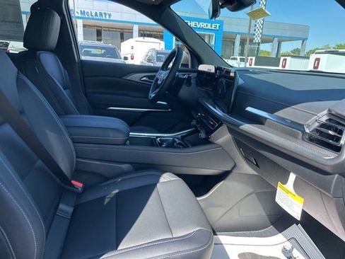 New 2026 Chevrolet Traverse LT w/ Sun and Wheel Package FWD image 34