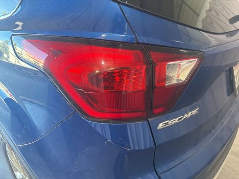 Used 2019 Ford Escape SEL image 10