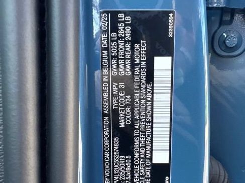 Certified 2025 Volvo XC40 B5 Plus AWD/4WD image 28