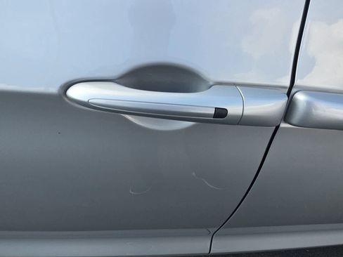 Used 2024 Chrysler Pacifica Touring-L image 18