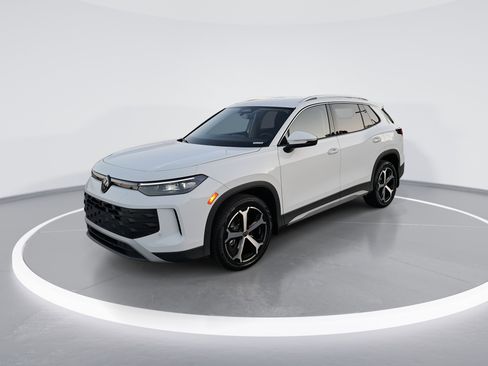 New 2025 Volkswagen Tiguan SE image 7