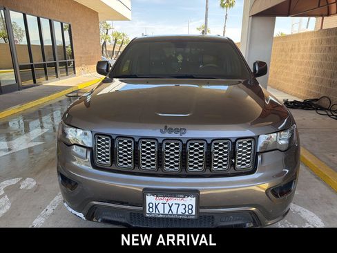 Used 2019 Jeep Grand Cherokee Altitude image 2