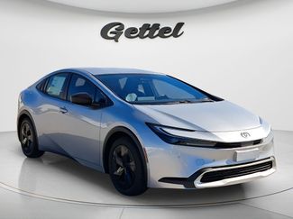New 2026 Toyota Prius Plug-In Hybrid FWD video 2