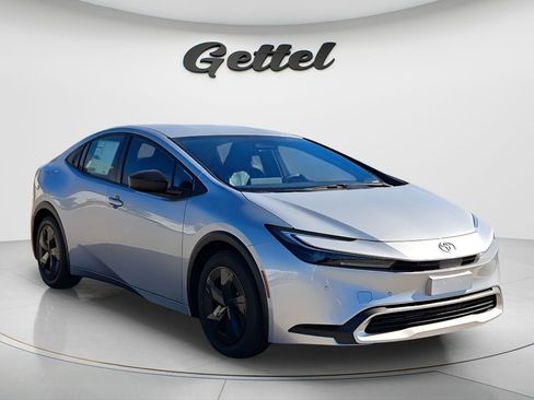 New 2026 Toyota Prius Plug-In Hybrid FWD image 2