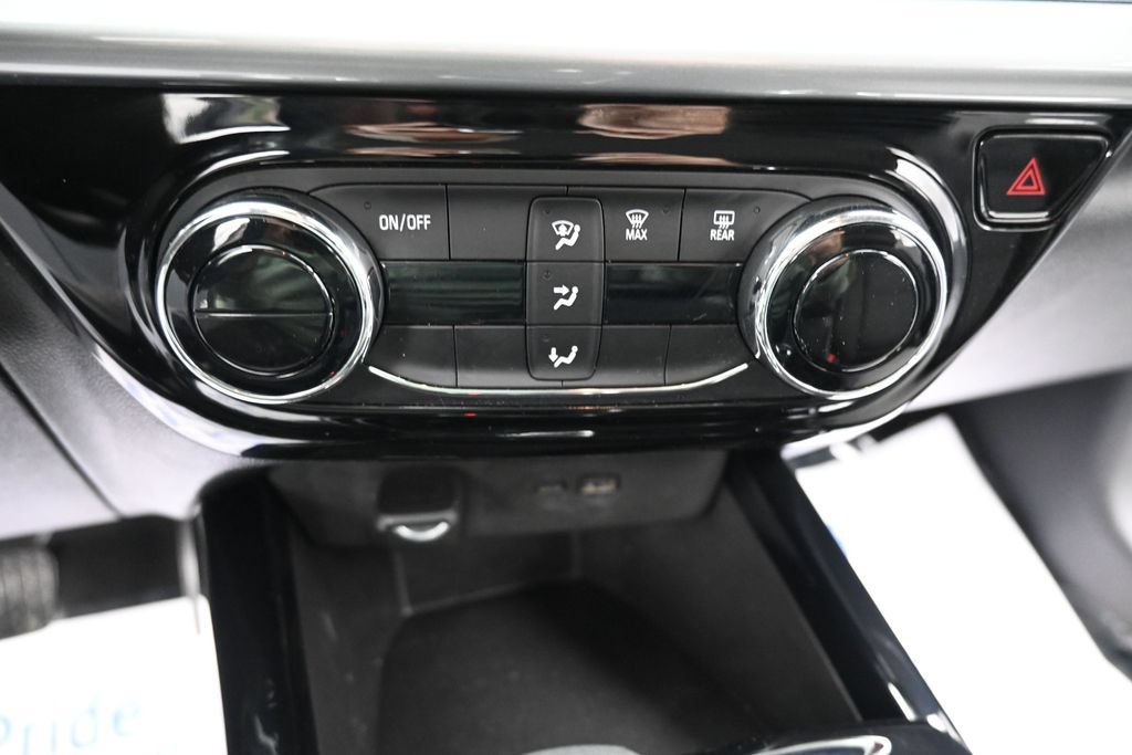 Used 2025 Chevrolet Trax LT FWD image 37