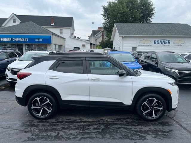 Used 2023 Chevrolet TrailBlazer RS w/ Sun and Liftgate Package FWD image 2