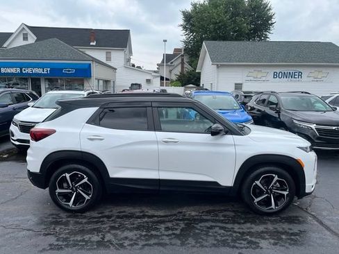 Used 2023 Chevrolet TrailBlazer RS w/ Sun and Liftgate Package FWD image 2
