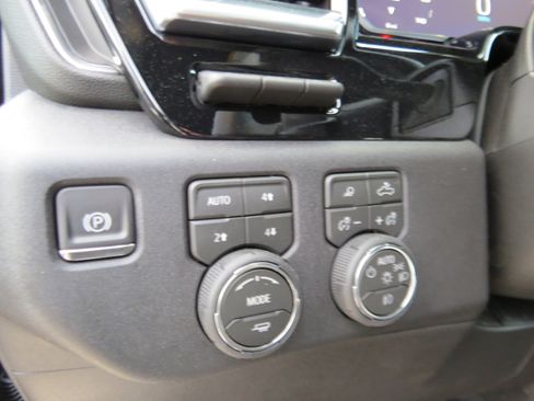 New 2026 Chevrolet Silverado 1500 High Country w/ Technology Package AWD/4WD image 21
