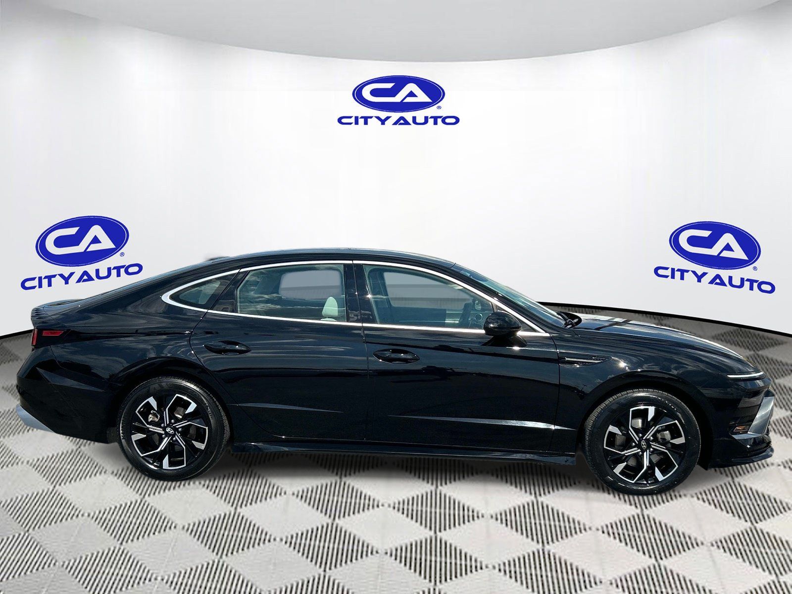 Used 2025 Hyundai Sonata SEL FWD image 2