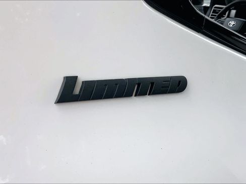 Used 2024 Toyota Tundra Limited AWD/4WD image 10