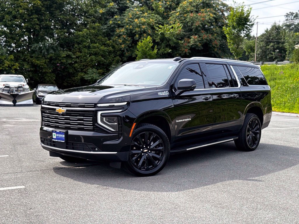 Used 2025 Chevrolet Suburban High Country AWD/4WD image 1